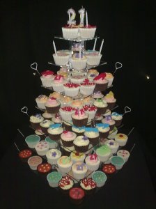What a tower of cupcakes!