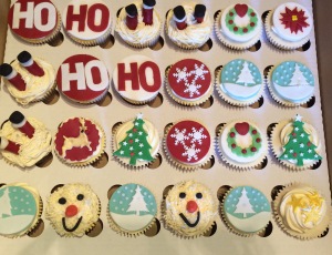 Christmas Cupcakes by Lizzie